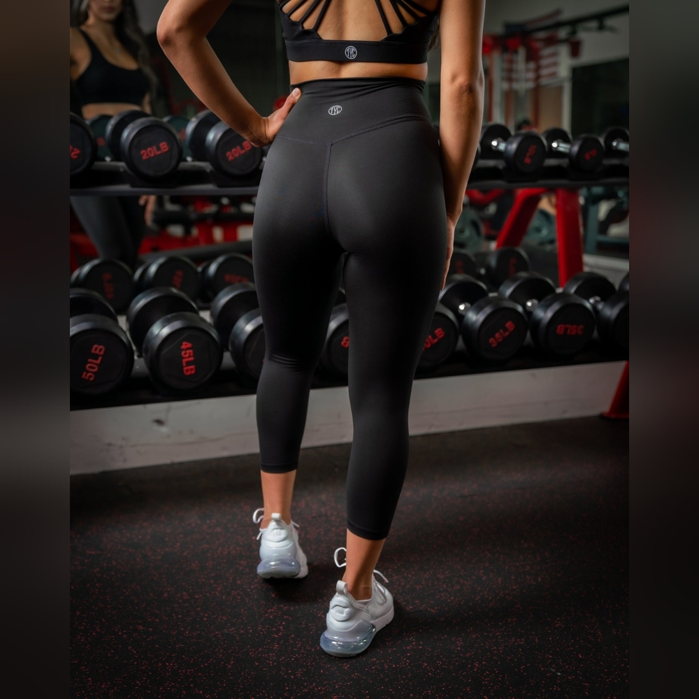 Til You Collapse Effortless Classic Capri leggings - Black, size XS